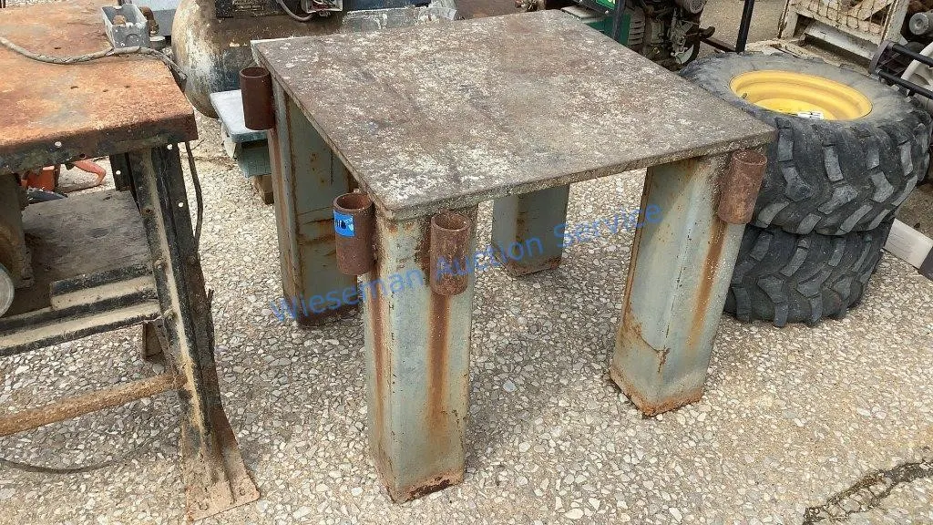 HEAVY STEEL WELDING TABLE