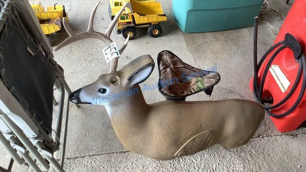 SWIVEL HUNTING STOOL AND DEER ARCHERY TARGET