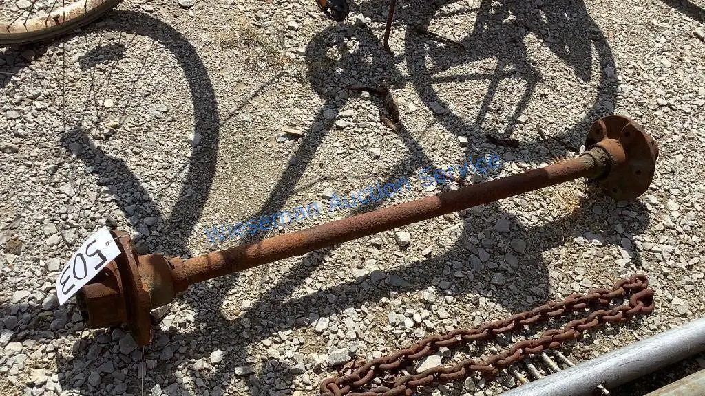 AXLE WITH HUBS