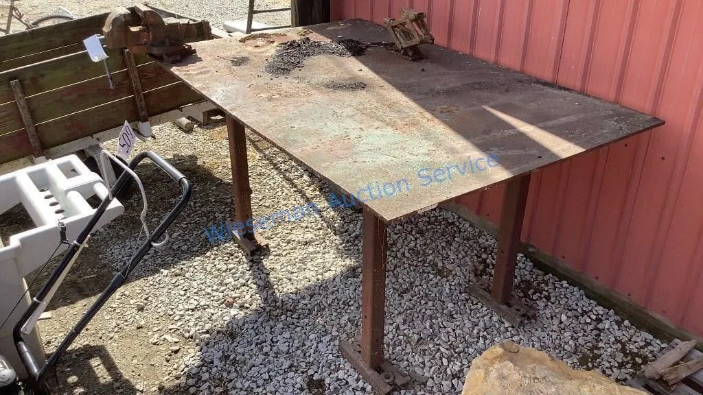 WELDING TABLE WITH COLUMBIAN VISE