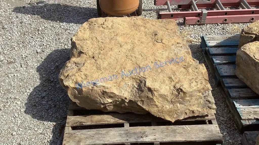 NATURAL STONE 40"x42"x11"