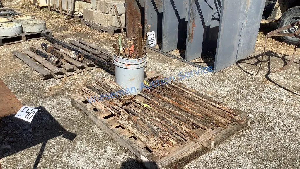 CONCRETE FORM STAKES