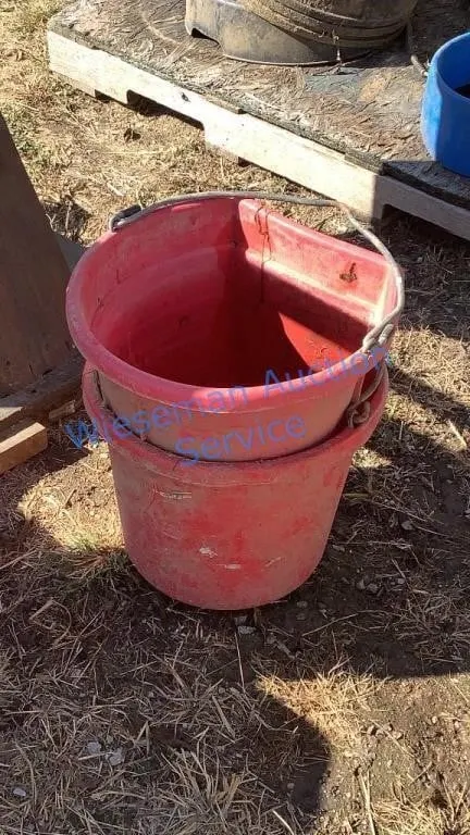 FLAT BACK FEED BUCKETS