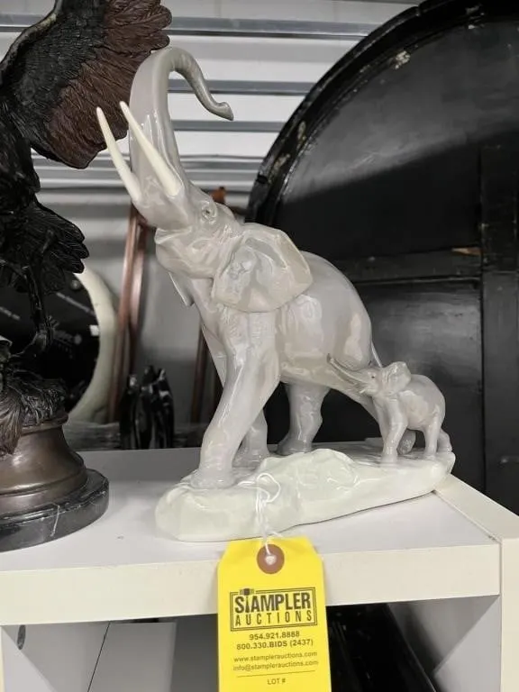 LLADRO - ELEPHANT WITH BABY