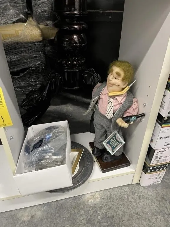 ASSORTED PIECES - DOLL ON STAND / BOX BOEING KEYCH