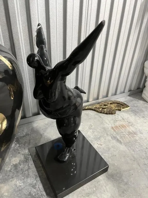 CHUBBY WOMAN BLACK PORCELAIN STATUE ON STAND (CRAC