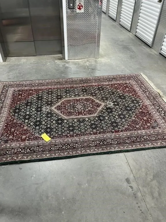 ORIENTAL RUG - 6'x9'