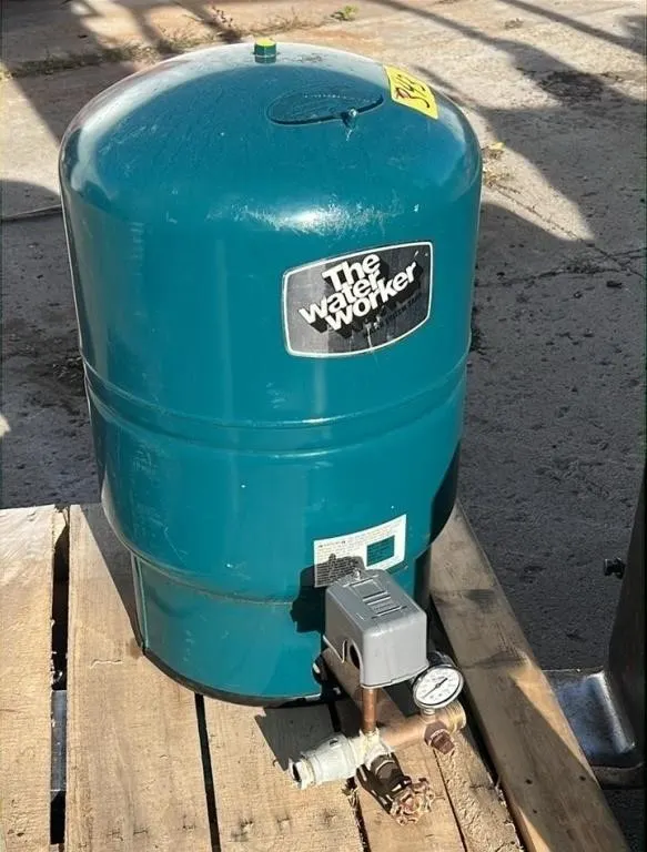 10 gallon Pressure Tank. #C