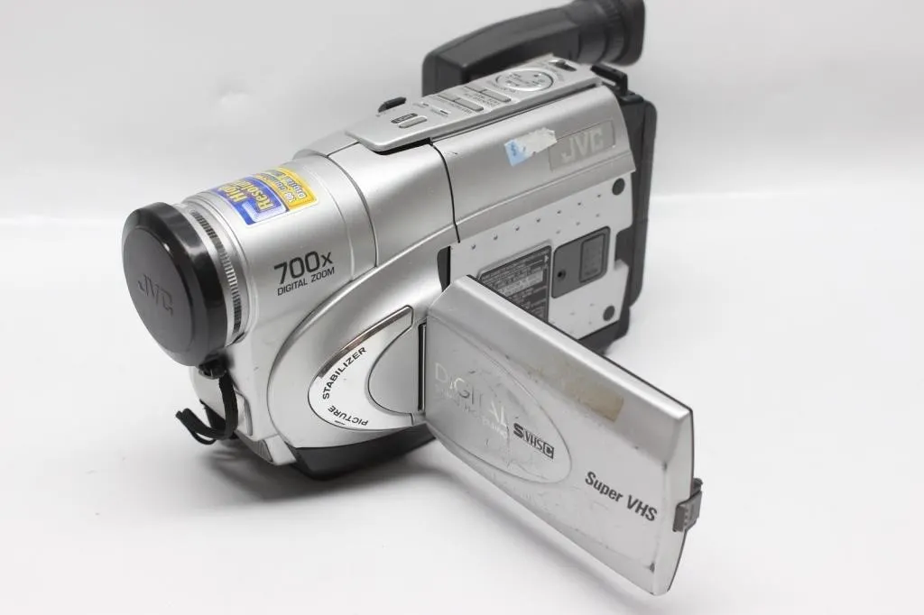 JVC Super VHS-C Compact Camcorder GR-SXM260U