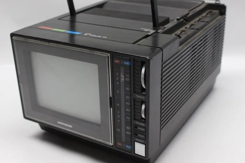 Magnasonic MCT1000 5" Portable Color TV