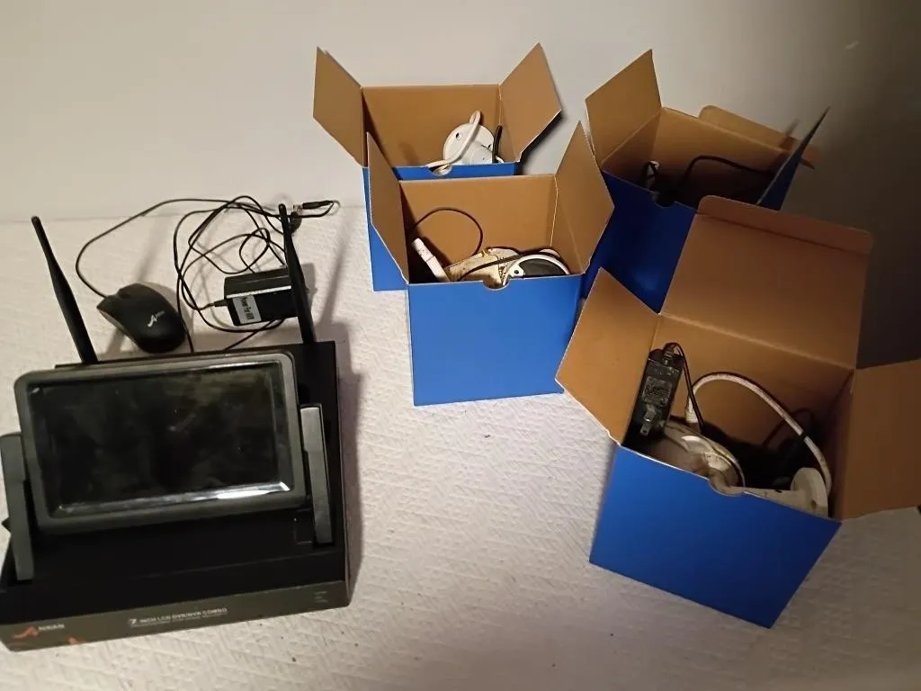 WIRELESS SECURITY SYSTEM 4 CAMERA NEEDS HARD DRIVE