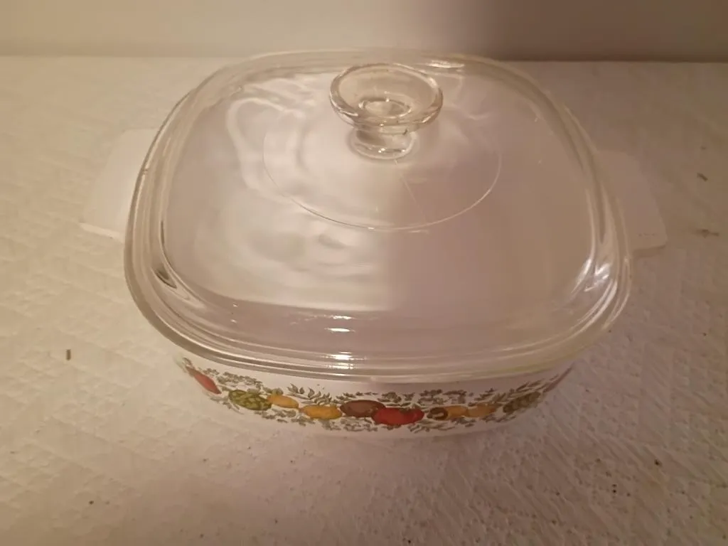 VINTAGE PYREX BOWL WITH LID