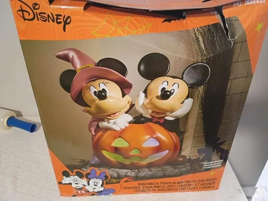 DISNEY MICKEY AND MINNIE MOUSE HALLOWEEN DISPLAY
