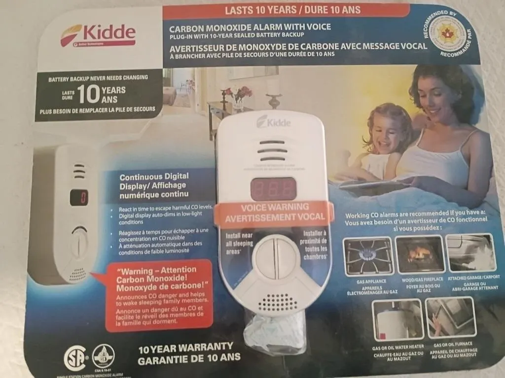 PLUG IN CARBON MONOXIDE CO ALARM WITH BATTERY