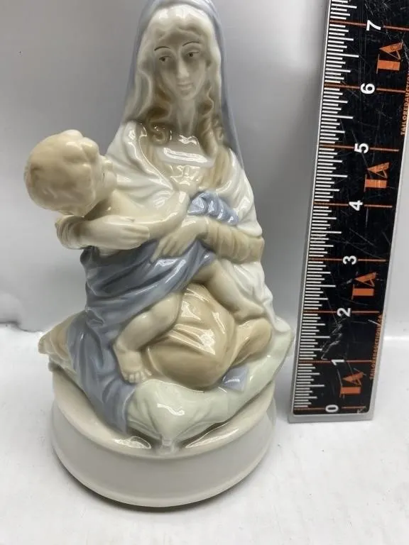 1986 Arnart Porcelain Figurine Music Box