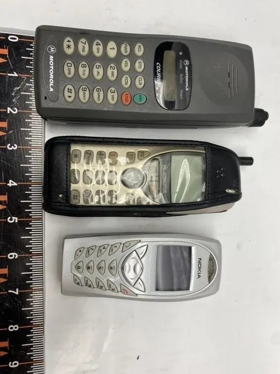 Vintage Motorola, Audiovox & Nokia cell phones