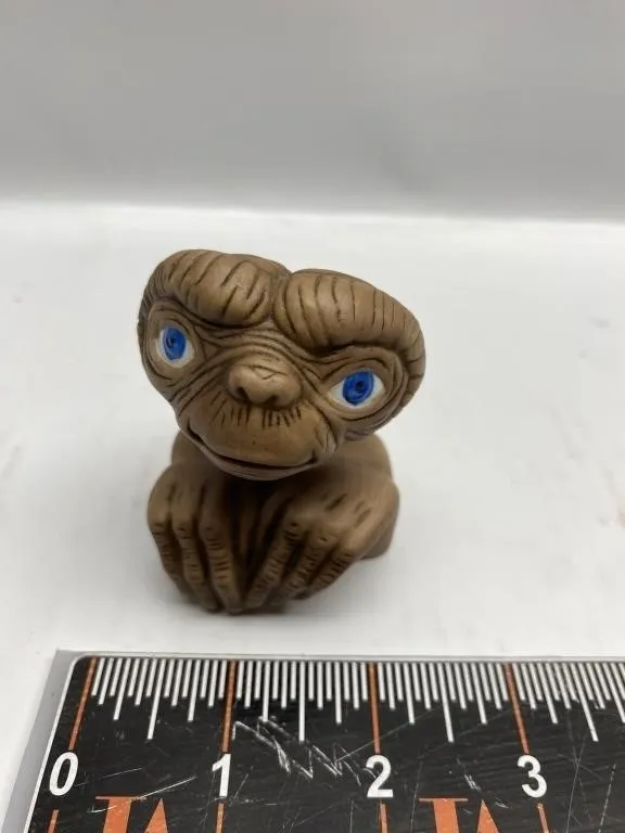 E.T. the Extra-Terrestrial Vinyl Figure (1982
