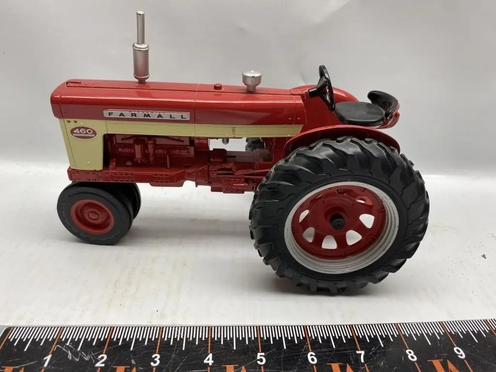Ertl Farmall 460 Diecast Toy Tractor
