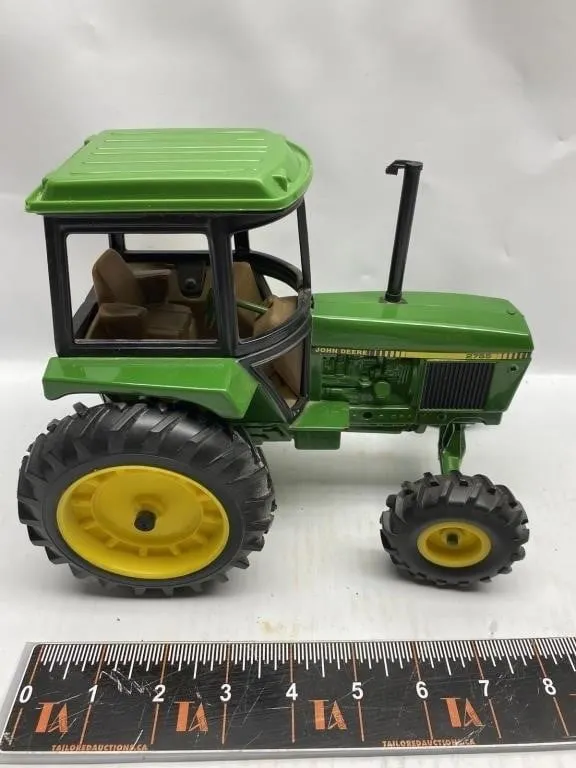 John Deere 8285 Toy Tractor with Cab