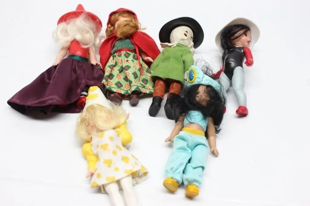 Lot of Vintage Fairy Tale & Fashion Dolls
