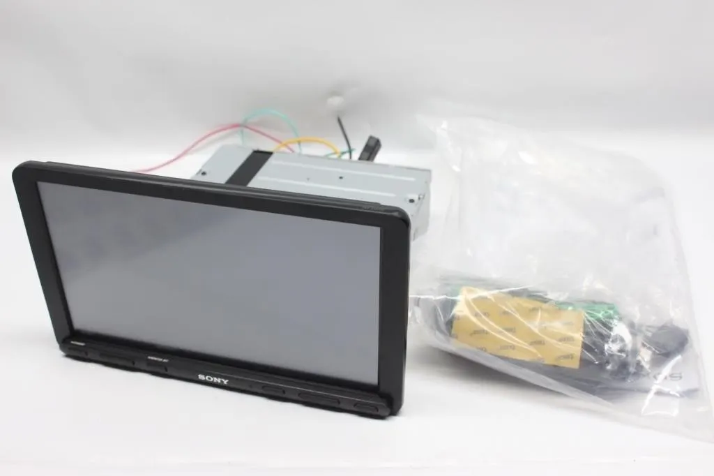 Sony XAV-AX8100 Car AV Receiver w/ Cables &