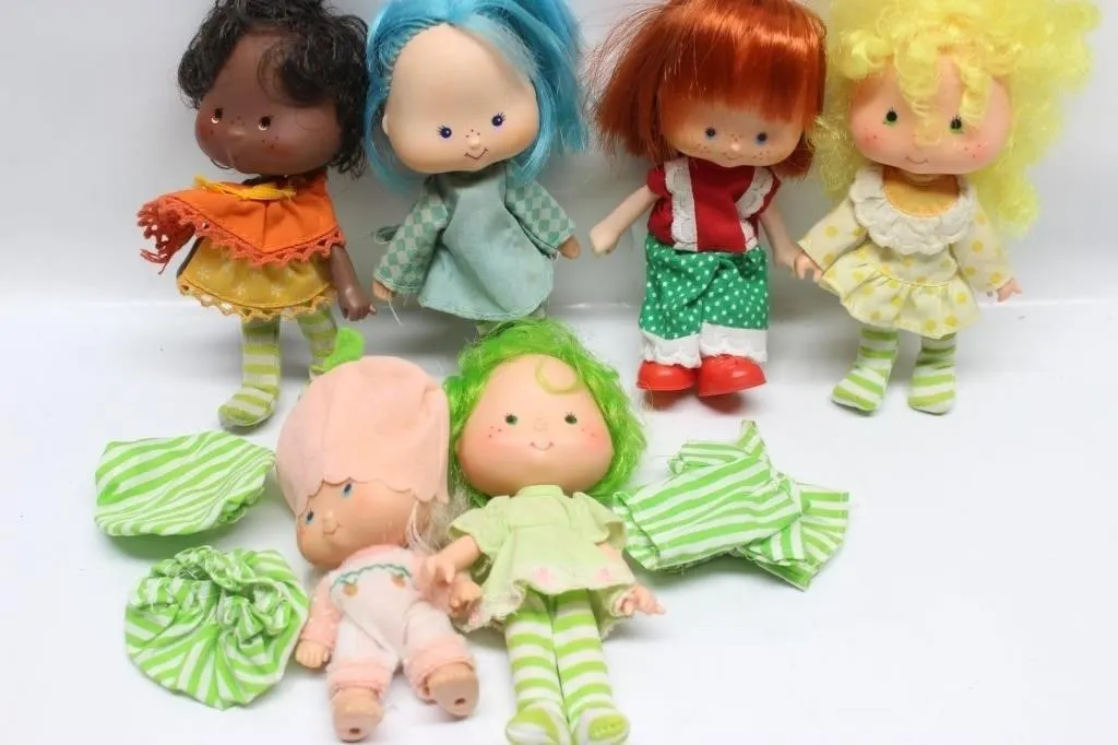 Vintage Strawberry Shortcake Dolls & Clothes Lot