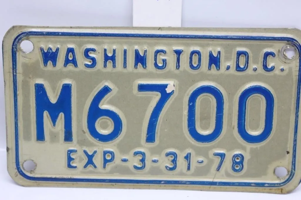 Washington D.C. License Plate M6700, Exp 3-31-78