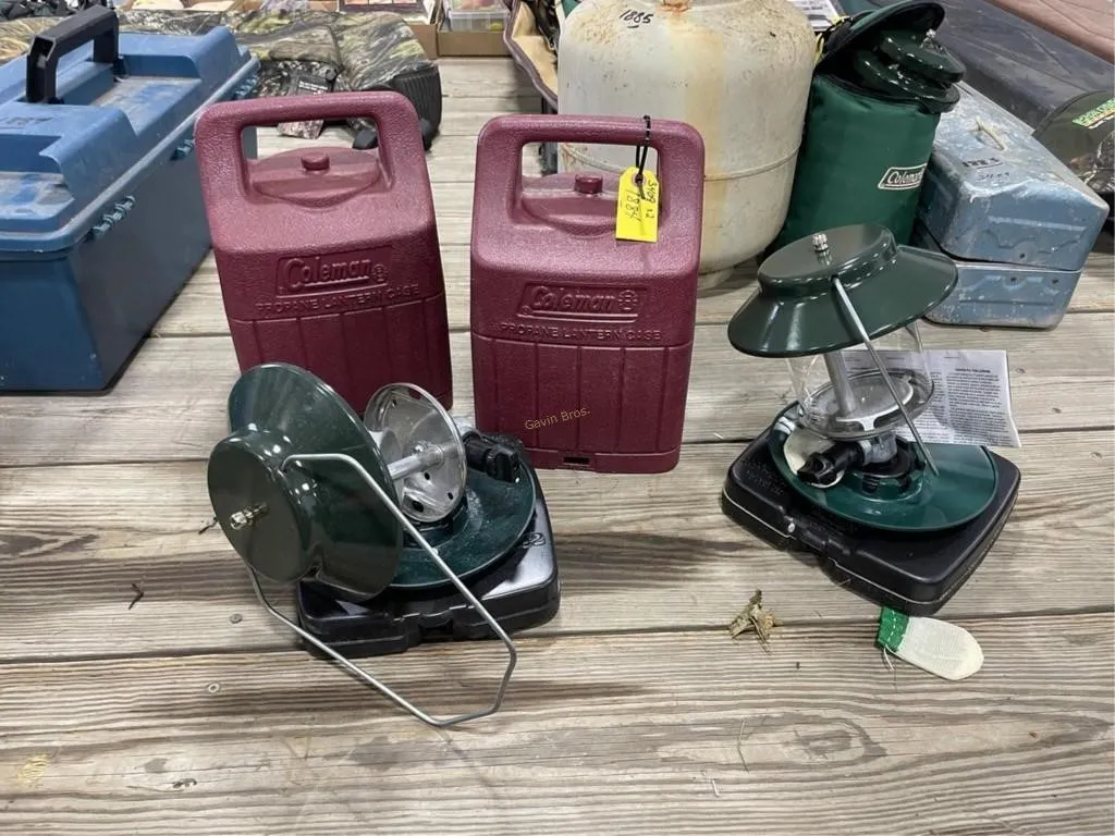 (2) Coleman Lanterns