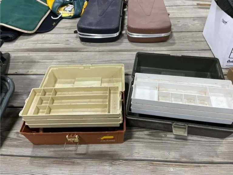 (2) tackleboxes