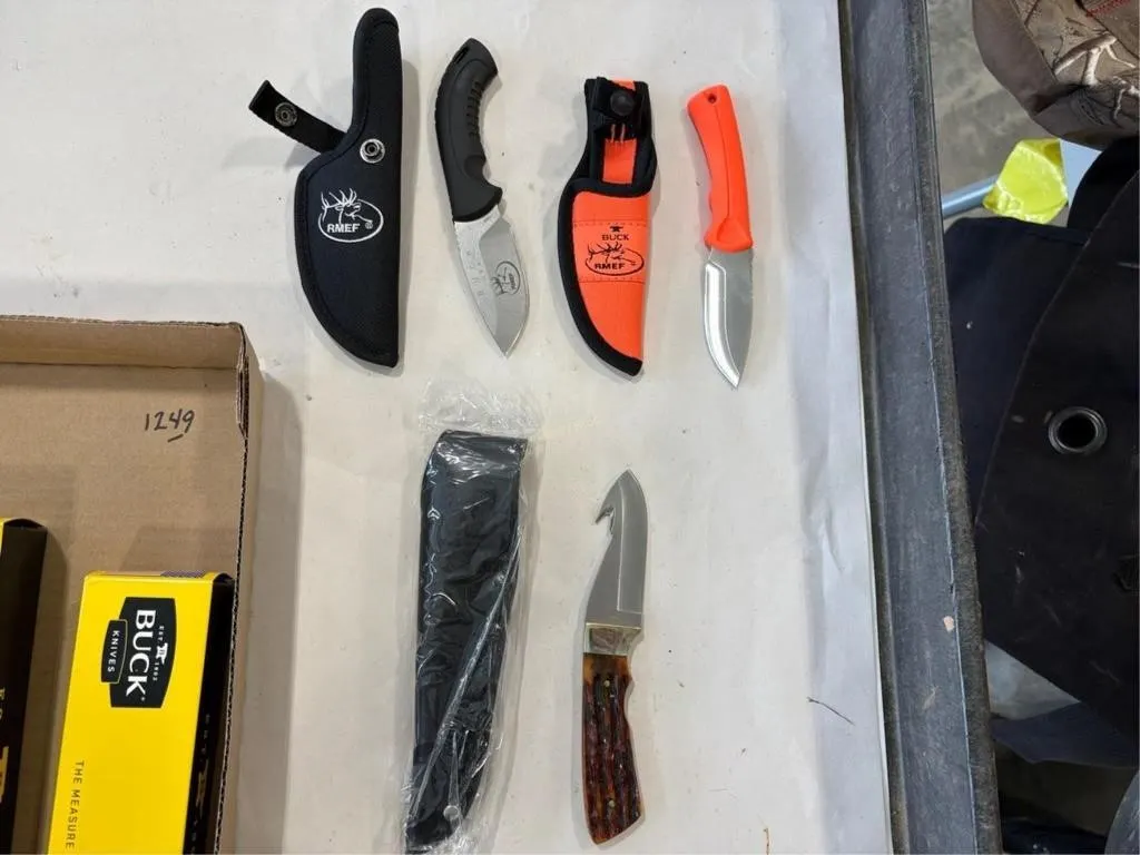 Buck Bucklite & Omni Hunter Knives w/other