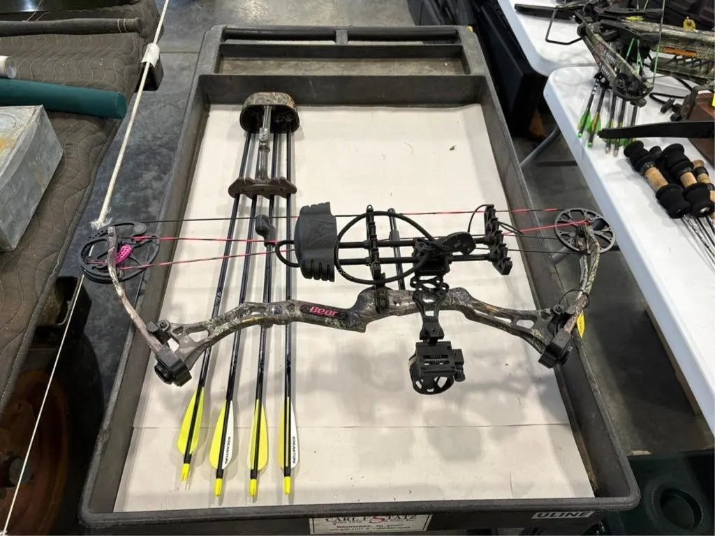 Bear Finesse Compound Bow w/arrows