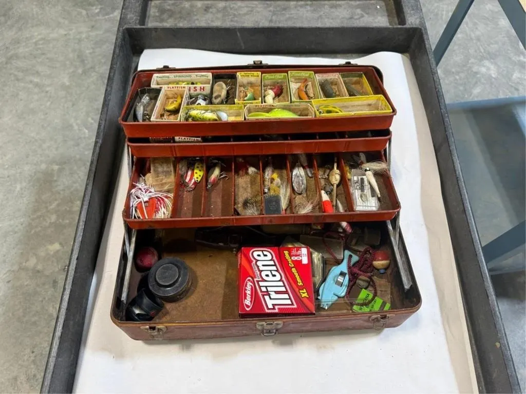 Tacklebox w/vintage tackle
