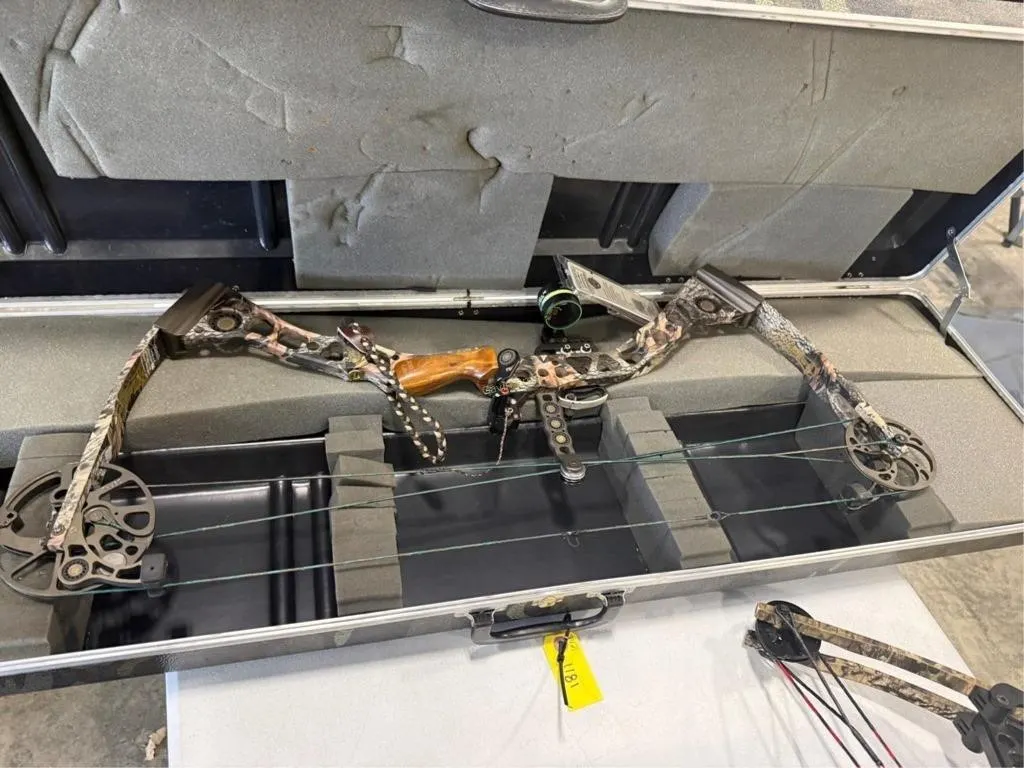 Matthews Switch Back XT Compound Bow w/case