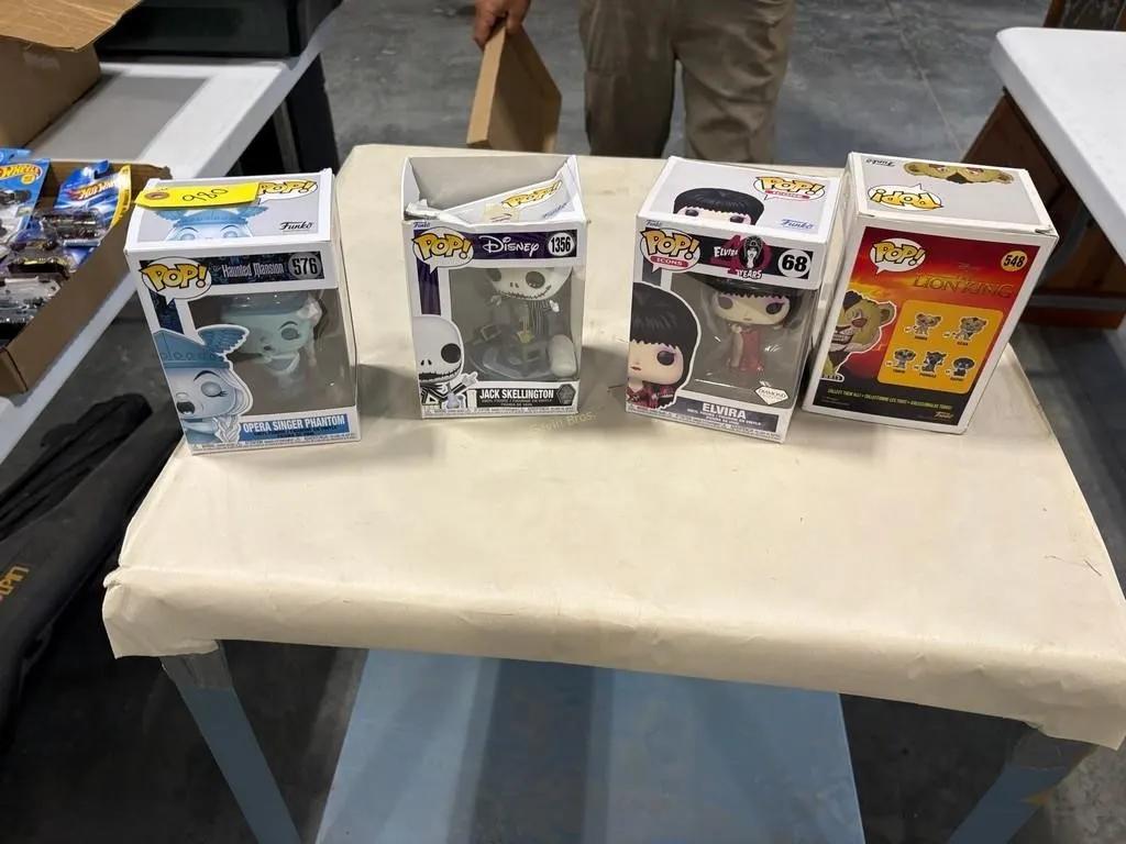 4-Funko Pops