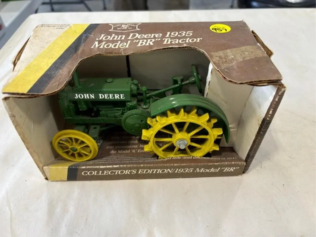 John Deere 1935 BR Tractor, 1/16