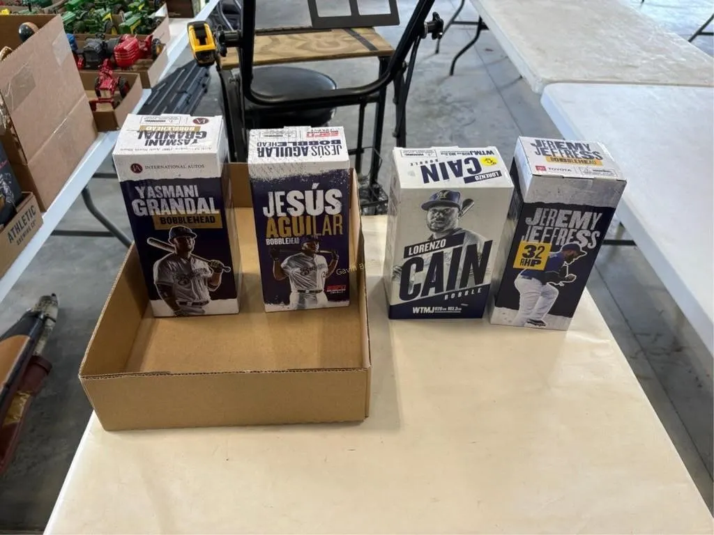 4-Milw Brewer Bobble heads