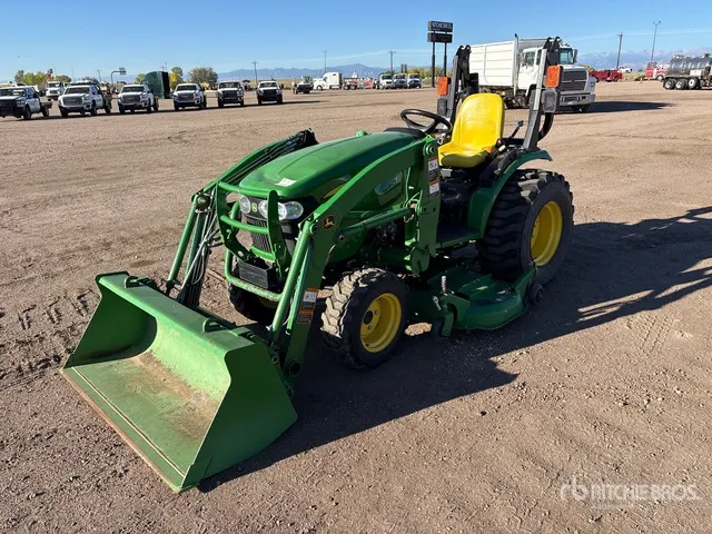2019 John Deere 2032R 4WD Utility Tractor