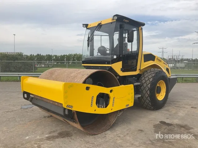 2019 Bomag BW211D-5 Smooth Drum Compactor