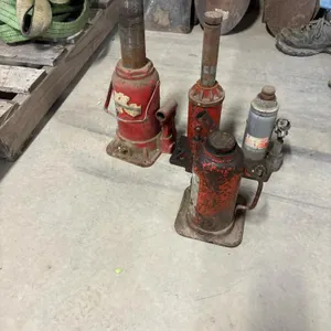 4 Hydraulic Jacks