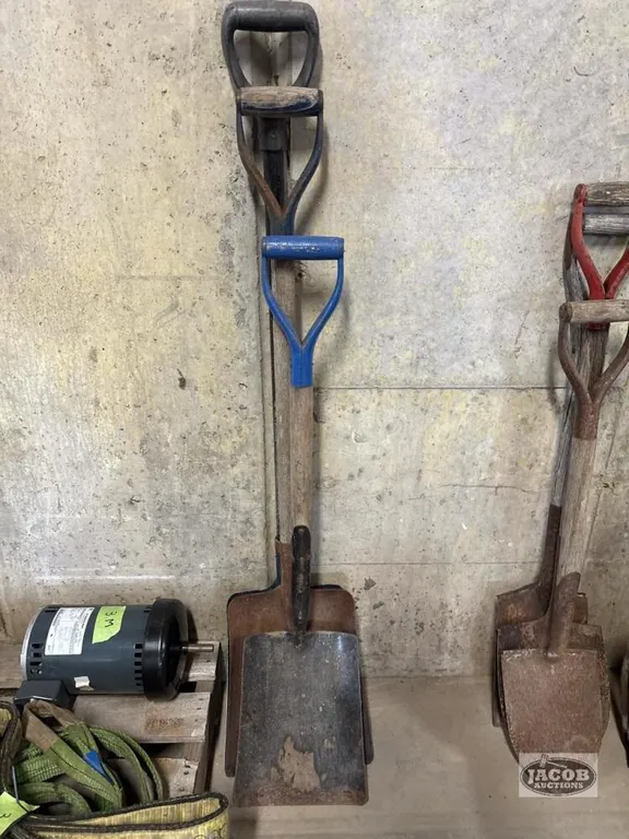 3 Shovels