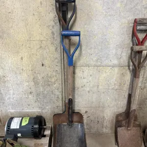 3 Shovels