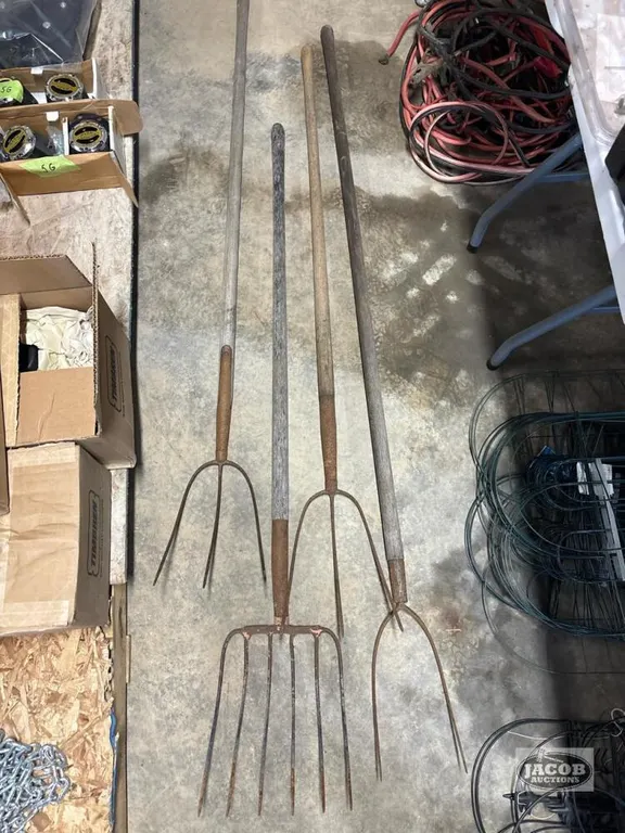 4 Pitch Forks