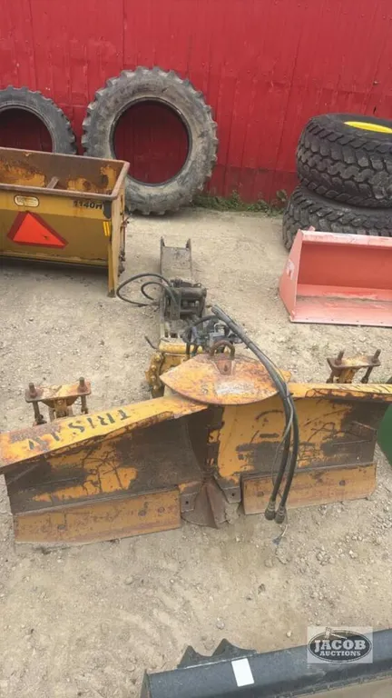 Hydraulic snow blade with bracket