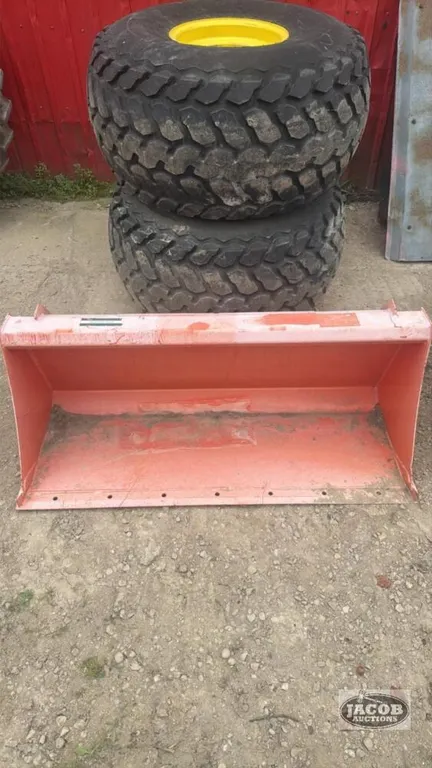 Kubota 54inch skid steer quick tach material bucket