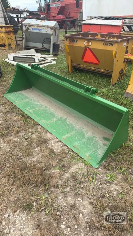 Unused 6ft John Deere quick tach material bucket