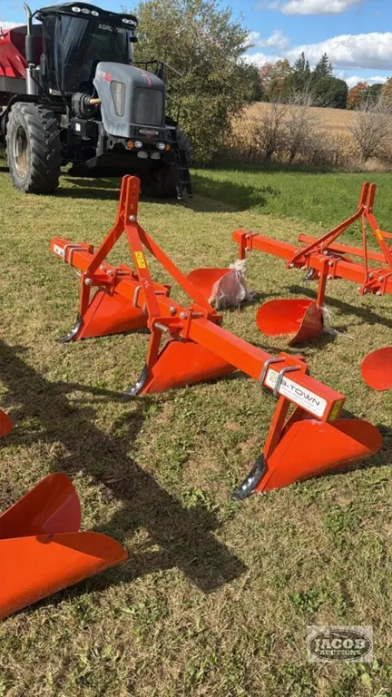 Unused 8ft 3 furrow bed maker