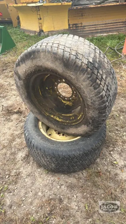 Pair of 27x10.50-15 tires on Jd 6 bolt wheels