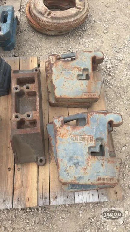 Kubota M series front weight kit ( one money )