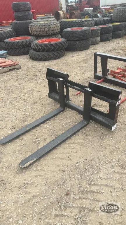 Unused Mapleside skid steer quick tach pallet forks