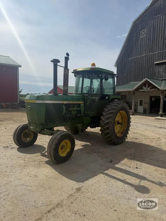 John Deere 4430
